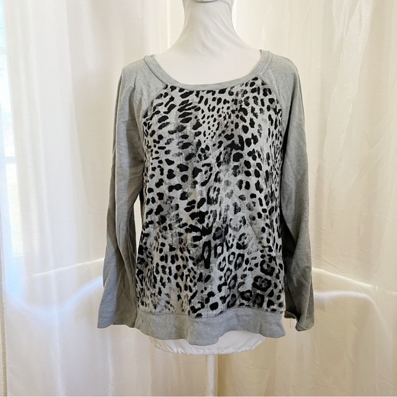 Cheetah print pullover Sweater Size Medium - Picture 1 of 6